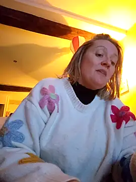 Snapshot of lady_charlyne chatting on 12-10-24, 07:00 lady charlyne online show from 12-10-24, 07:00