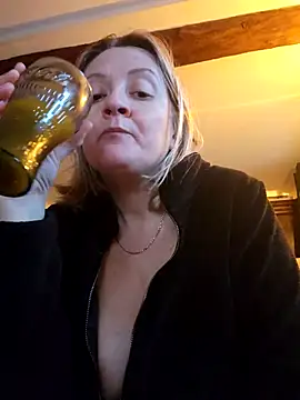 Snapshot of lady_charlyne chatting on 01-08-25, 08:38 lady charlyne online show from 01-08-25, 08:38