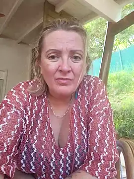 Snapshot of lady_charlyne chatting on 01-17-25, 02:39 lady charlyne online show from 01-17-25, 02:39