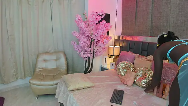 Snapshot of IsseyMz chatting on 12-09-24, 04:56 IsseyMz online show from 12-09-24, 04:56