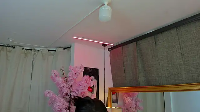 Snapshot of IsseyMz chatting on 12-25-24, 07:35 IsseyMz online show from 12-25-24, 07:35