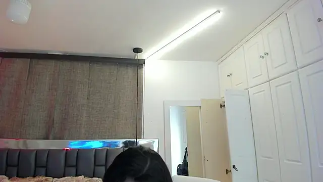 Snapshot of IsseyMz chatting on 02-10-25, 06:53 IsseyMz online show from 02-10-25, 06:53