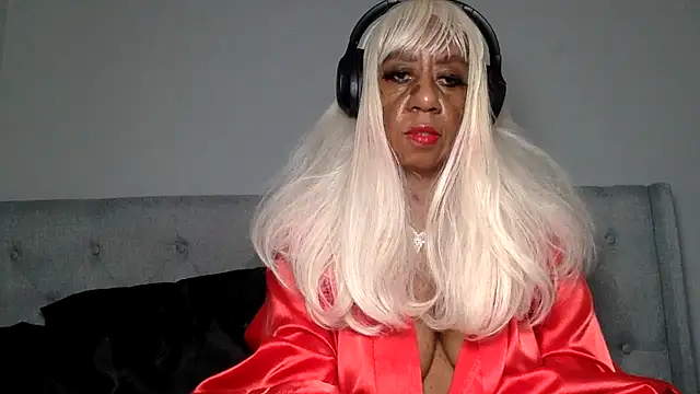 Snapshot of BreanaDivine chatting on 12-16-24, 04:16 BreanaDivine online show from 12-16-24, 04:16