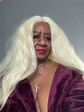 Snapshot of BreanaDivine chatting on 02-17-25, 09:19 BreanaDivine online show from 02-17-25, 09:19