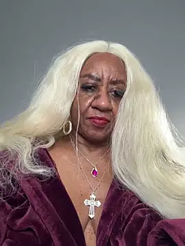 Snapshot of BreanaDivine chatting on 02-18-25, 01:54 BreanaDivine online show from 02-18-25, 01:54