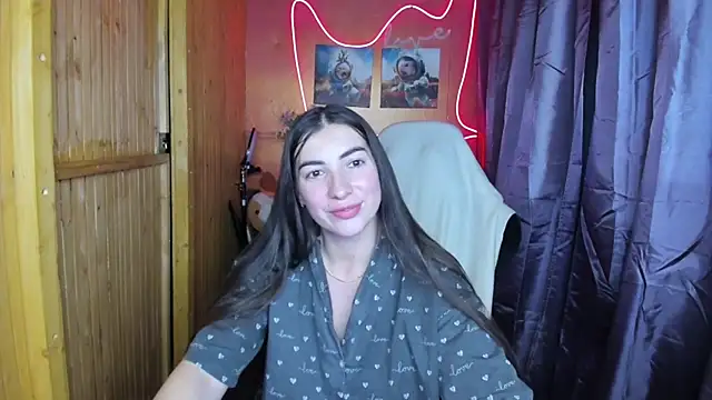 Snapshot of Fiery_Brunette_ chatting on 12-24-24, 05:55 Fiery Brunette  online show from 12-24-24, 05:55