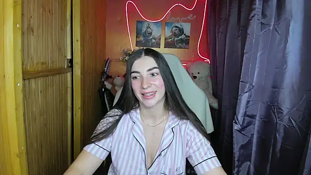 Snapshot of Fiery_Brunette_ chatting on 01-04-25, 12:05 Fiery Brunette  online show from 01-04-25, 12:05