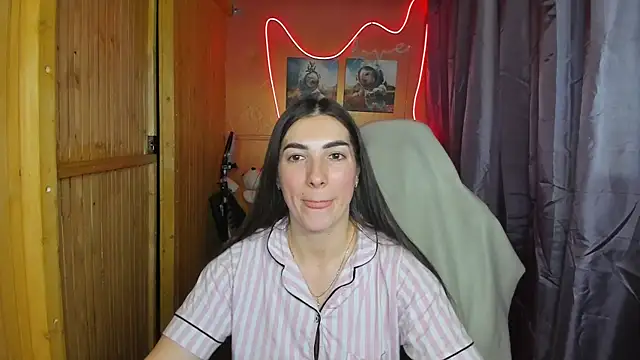 Snapshot of Fiery_Brunette_ chatting on 02-18-25, 09:43 Fiery Brunette  online show from 02-18-25, 09:43