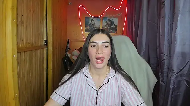 Snapshot of Fiery_Brunette_ chatting on 02-19-25, 03:27 Fiery Brunette  online show from 02-19-25, 03:27