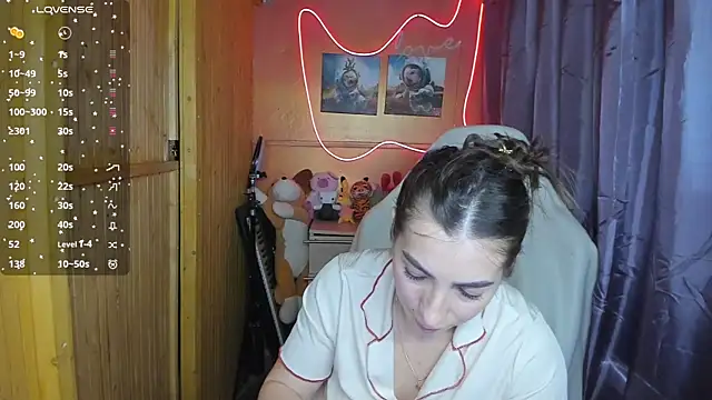 Snapshot of Fiery_Brunette_ chatting on 02-25-25, 07:31 Fiery Brunette  online show from 02-25-25, 07:31