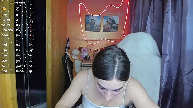 Snapshot of Fiery_Brunette_ chatting on 03-21-25, 04:17 Fiery Brunette  online show from 03-21-25, 04:17