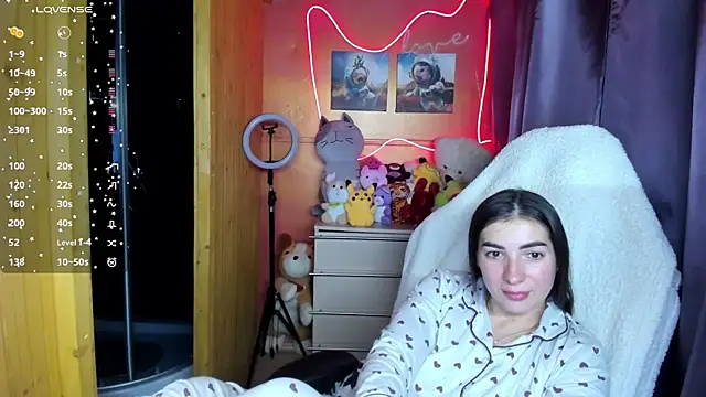 Snapshot of Fiery_Brunette_ chatting on 10-10-25, 05:50 Fiery Brunette  online show from 10-10-25, 05:50