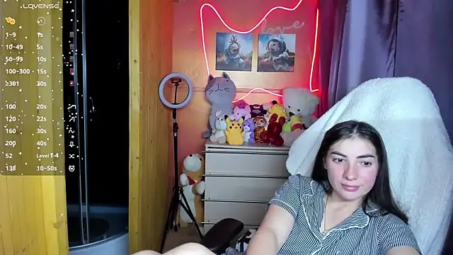 Snapshot of Fiery_Brunette_ chatting on 10-14-25, 08:37 Fiery Brunette  online show from 10-14-25, 08:37