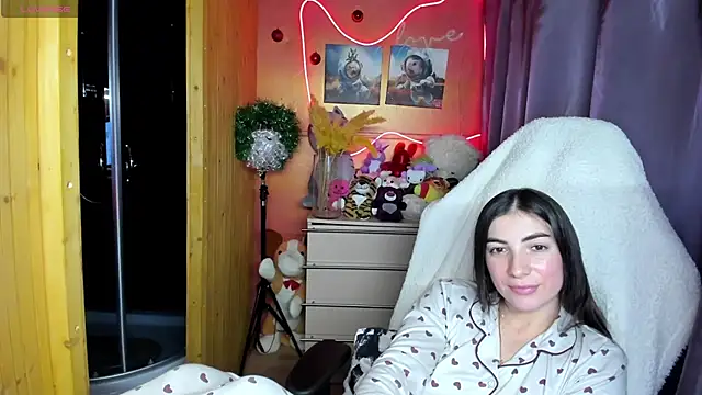 Snapshot of Fiery_Brunette_ chatting on 12-19-25, 03:30 Fiery Brunette online show from 12-19-25, 03:30