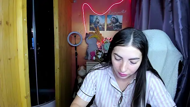 Snapshot of Fiery_Brunette_ chatting on 02-18-26, 04:30 Fiery Brunette online show from 02-18-26, 04:30