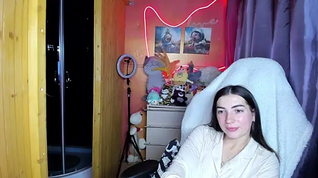 Fiery Brunette  online show from 04-27-26, 06:55