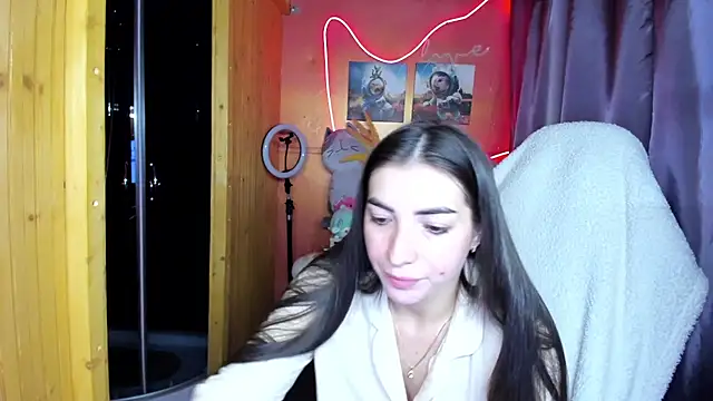 Fiery Brunette  online show from 04-28-26, 07:13