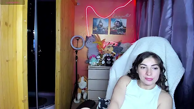 Fiery Brunette  online show from 05-23-26, 04:29