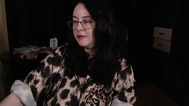 Snapshot of poshmistress chatting on 11-20-25, 02:01 poshmistress online show from 11-20-25, 02:01