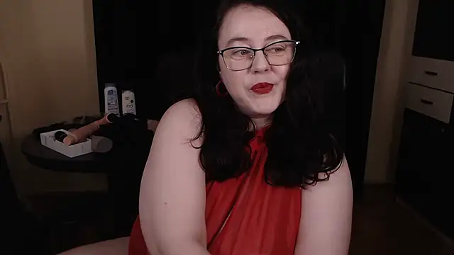Snapshot of poshmistress chatting on 12-14-25, 06:45 poshmistress online show from 12-14-25, 06:45