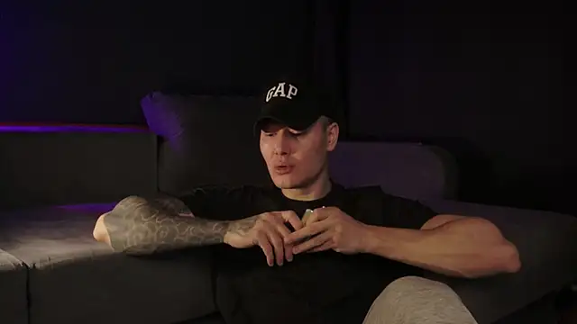 Snapshot of RODARRI chatting on 12-22-25, 05:32 RODARRI online show from 12-22-25, 05:32