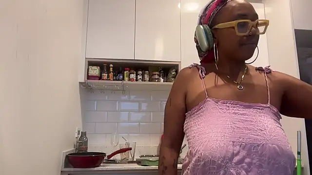 ChocolateCakeQueen online show from 02-11-25, 11:12