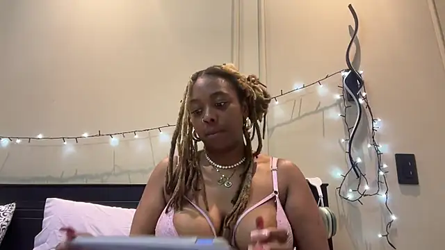 ChocolateCakeQueen online show from 03-15-25, 04:35