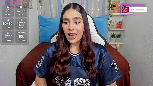 Snapshot of HazzelGray chatting on 10-26-25, 04:02 HazzelGray online show from 10-26-25, 04:02