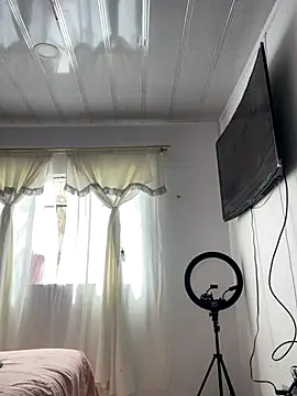 hannahb-e online show from 10-21-25, 03:35