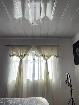 hannahb-e online show from 11-21-25, 02:16