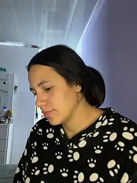 hannahb-e online show from 04-28-26, 03:33