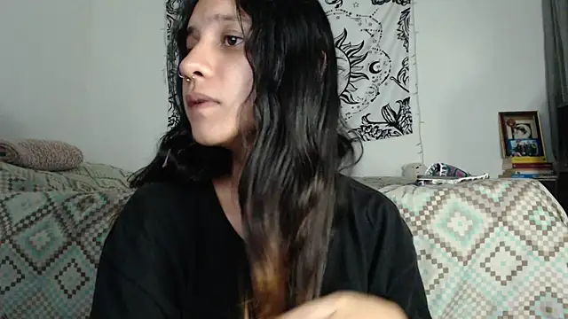 Snapshot of AlinaWoolf_ chatting on 12-28-24, 02:33 AlinaWoolf online show from 12-28-24, 02:33