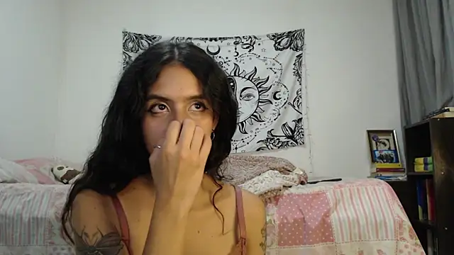 Snapshot of AlinaWoolf_ chatting on 01-11-25, 08:43 AlinaWoolf online show from 01-11-25, 08:43