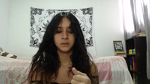 Snapshot of AlinaWoolf_ chatting on 01-17-25, 08:33 AlinaWoolf online show from 01-17-25, 08:33