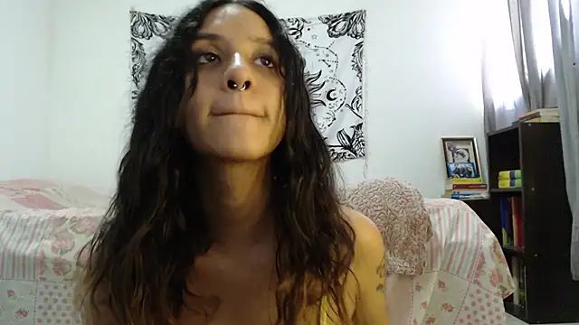 Snapshot of AlinaWoolf_ chatting on 01-28-25, 05:00 AlinaWoolf online show from 01-28-25, 05:00