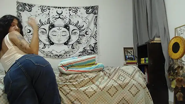 Snapshot of AlinaWoolf_ chatting on 03-11-25, 05:05 AlinaWoolf online show from 03-11-25, 05:05