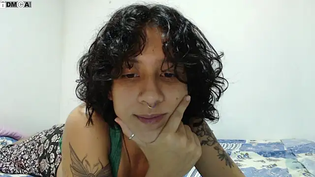 Snapshot of AlinaWoolf_ chatting on 09-29-25, 03:55 AlinaWoolf online show from 09-29-25, 03:55