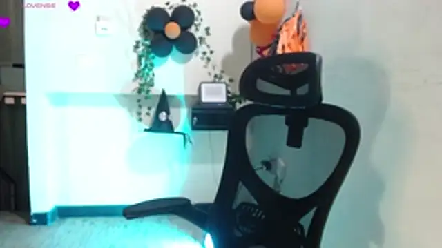 Snapshot of _samara chatting on 10-19-25, 12:06 samara online show from 10-19-25, 12:06