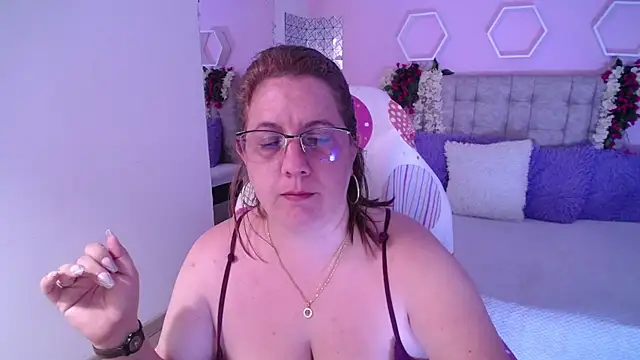 Snapshot of katie_joness_ chatting on 01-05-25, 03:45 katie joness online show from 01-05-25, 03:45