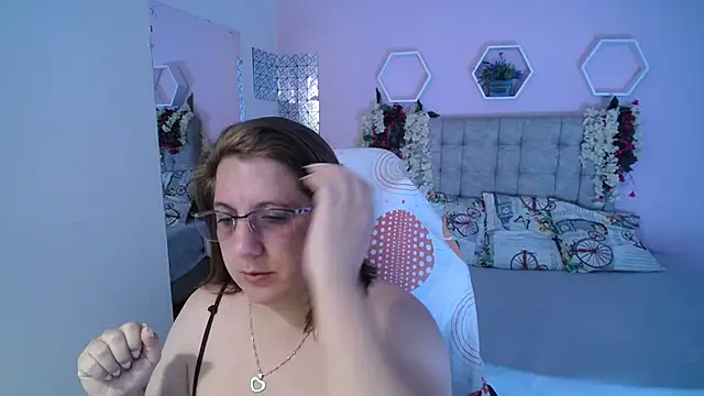 Snapshot of katie_joness_ chatting on 01-12-25, 03:46 katie joness online show from 01-12-25, 03:46