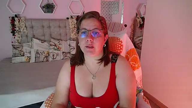 Snapshot of katie_joness_ chatting on 01-16-25, 12:42 katie joness online show from 01-16-25, 12:42