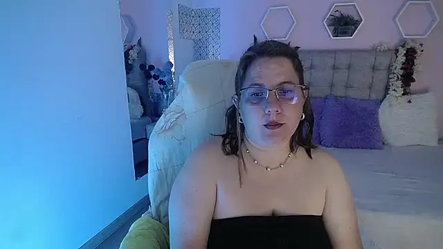 Snapshot of katie_joness_ chatting on 02-01-25, 12:26 katie joness online show from 02-01-25, 12:26