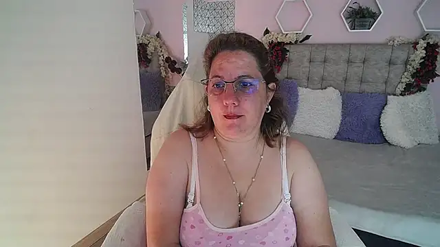 Snapshot of katie_joness_ chatting on 02-07-25, 12:39 katie joness online show from 02-07-25, 12:39