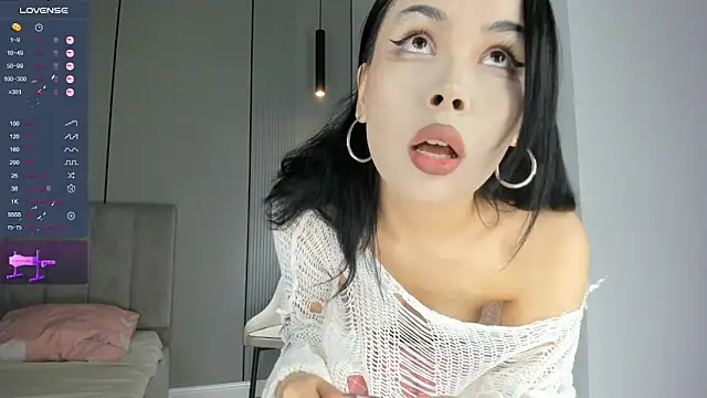 Liu Yifei  online show from 10-04-25, 12:41