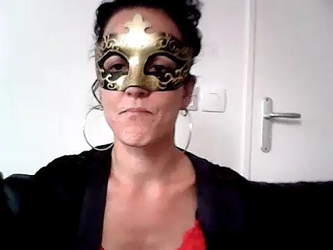 Snapshot of Masquegirlmysterious chatting on 10-03-25, 12:24 Masquegirlmysterious online show from 10-03-25, 12:24