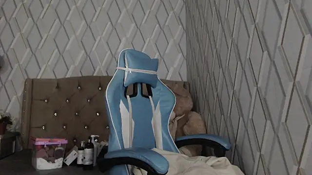 Snapshot of NicolleTaylor chatting on 03-19-25, 04:03 NicolleTaylor online show from 03-19-25, 04:03