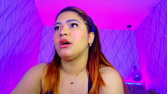 Snapshot of NicolleTaylor chatting on 10-20-25, 03:40 NicolleTaylor online show from 10-20-25, 03:40