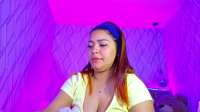 Snapshot of NicolleTaylor chatting on 10-21-25, 04:13 NicolleTaylor online show from 10-21-25, 04:13