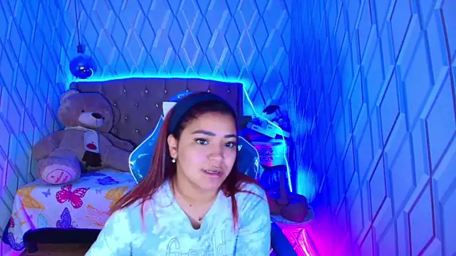 Snapshot of NicolleTaylor chatting on 10-25-25, 03:25 NicolleTaylor online show from 10-25-25, 03:25