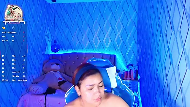 Snapshot of NicolleTaylor chatting on 11-17-25, 03:12 NicolleTaylor online show from 11-17-25, 03:12